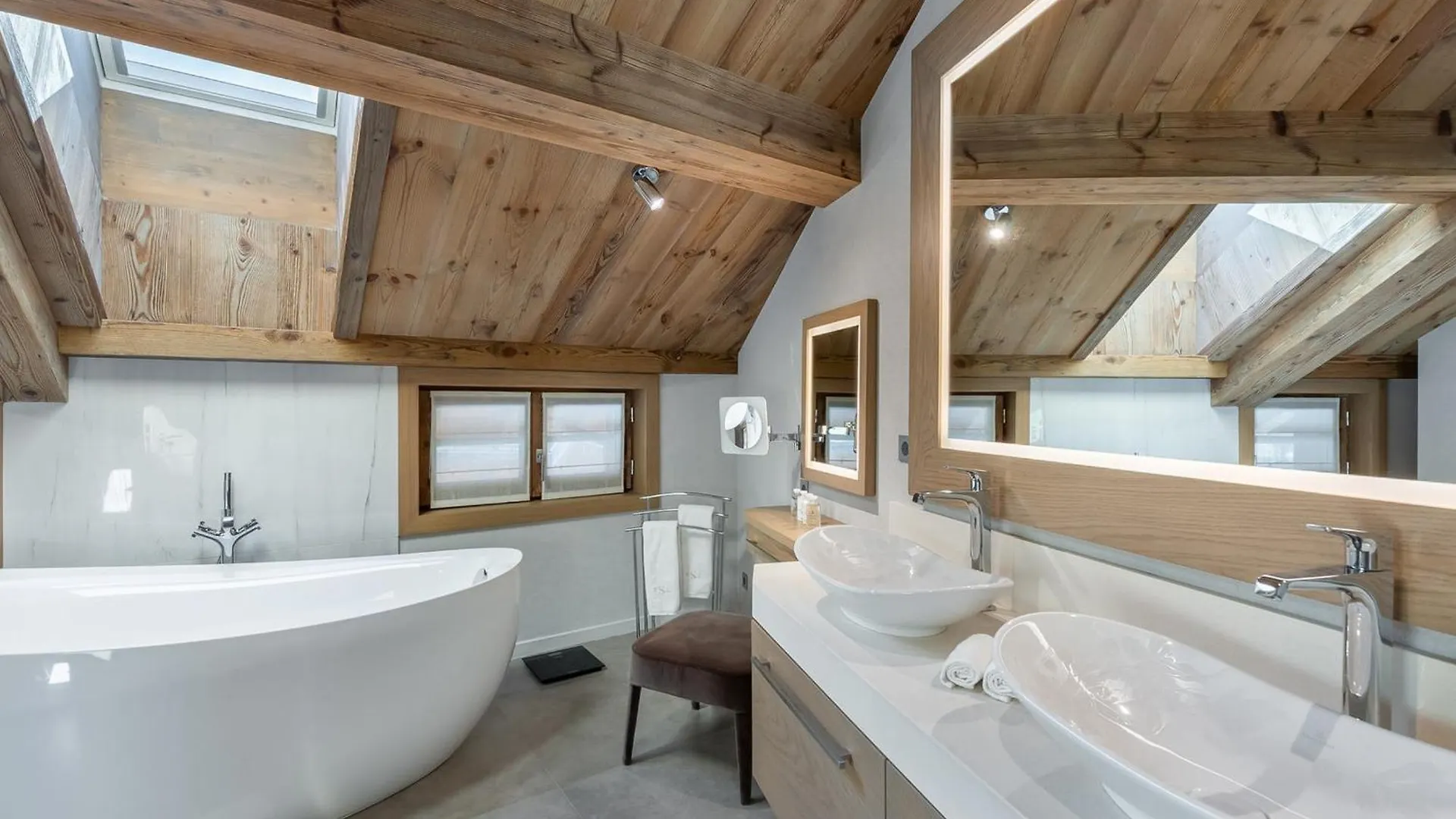 Chalet De Luxe Avec Demi-Pension Et Espace Bien-Etre A 2 Min Des Pistes - Fr-1-566-44 Les Allues